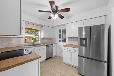 House in St. Lucie, Florida 3 bedrooms, 144.56 sq.m. № 2077535 - photo 23