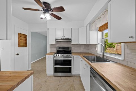 House in St. Lucie, Florida 3 bedrooms, 144.56 sq.m. № 2077535 - photo 27