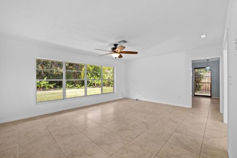 House in St. Lucie, Florida 3 bedrooms, 144.56 sq.m. № 2077535 - photo 21