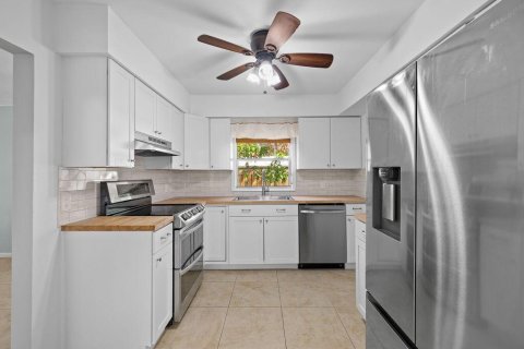 House in St. Lucie, Florida 3 bedrooms, 144.56 sq.m. № 2077535 - photo 24