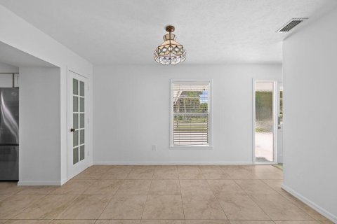 House in St. Lucie, Florida 3 bedrooms, 144.56 sq.m. № 2077535 - photo 18