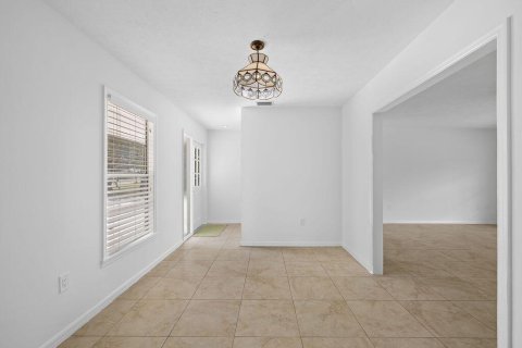 House in St. Lucie, Florida 3 bedrooms, 144.56 sq.m. № 2077535 - photo 17