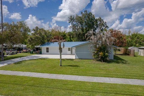 House in St. Lucie, Florida 3 bedrooms, 144.56 sq.m. № 2077535 - photo 3