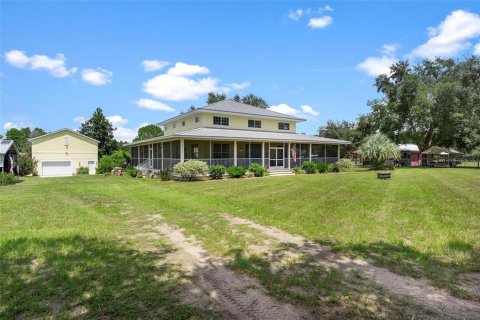 House in Altoona, Florida 3 bedrooms, 230.77 sq.m. № 1911040 - photo 1