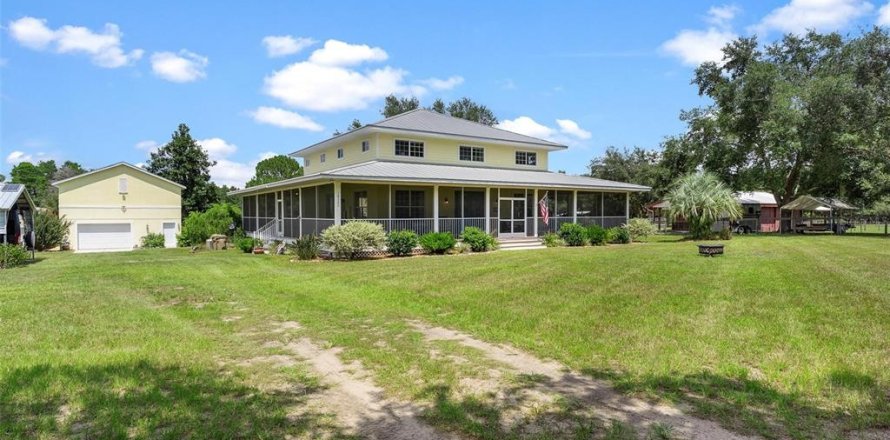 House in Altoona, Florida 3 bedrooms, 230.77 sq.m. № 1911040