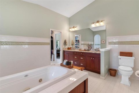 House in Altoona, Florida 3 bedrooms, 230.77 sq.m. № 1911040 - photo 15