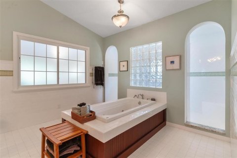 House in Altoona, Florida 3 bedrooms, 230.77 sq.m. № 1911040 - photo 13