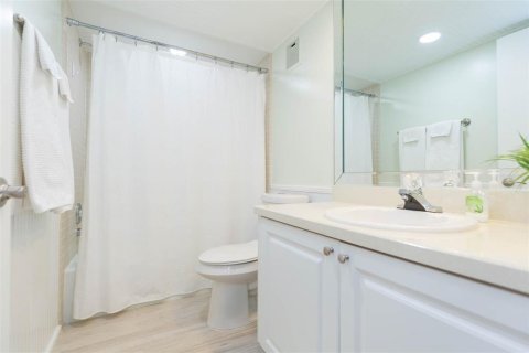 Condominio en venta en Saint Pete Beach, Florida, 3 dormitorios, 157.19 m2 № 1853312 - foto 18