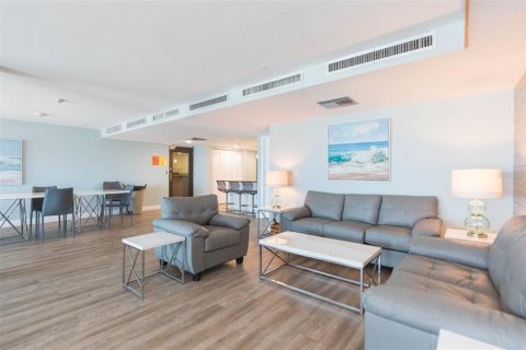 Condominio en venta en Saint Pete Beach, Florida, 3 dormitorios, 157.19 m2 № 1853312 - foto 29