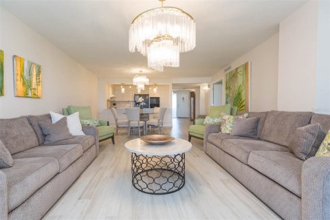 Condominio en venta en Saint Pete Beach, Florida, 3 dormitorios, 157.19 m2 № 1853312 - foto 13
