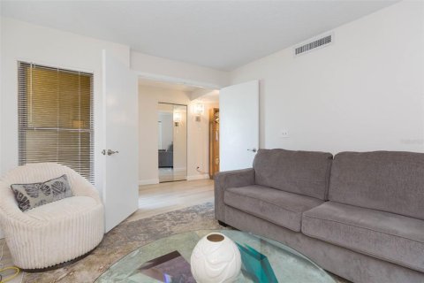 Condominio en venta en Saint Pete Beach, Florida, 3 dormitorios, 157.19 m2 № 1853312 - foto 16