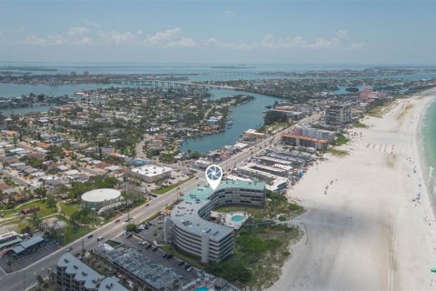 Condominio en venta en Saint Pete Beach, Florida, 3 dormitorios, 157.19 m2 № 1853312 - foto 2