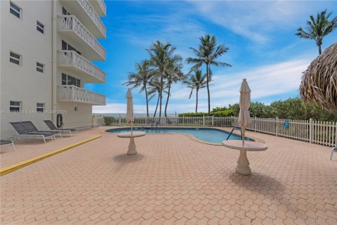 Condo in Hillsboro Beach, Florida, 2 bedrooms № 2088503 - photo 7