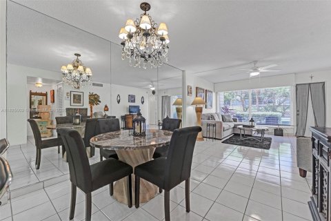 Condo in Hillsboro Beach, Florida, 2 bedrooms № 2088503 - photo 21