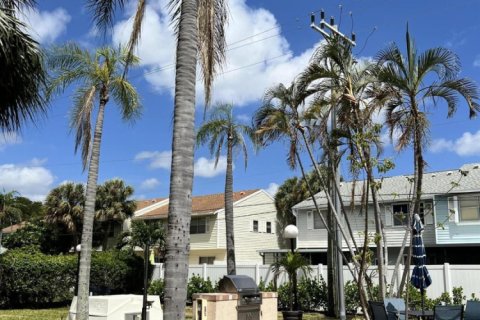 Condo in Pompano Beach, Florida, 2 bedrooms  № 1160355 - photo 1