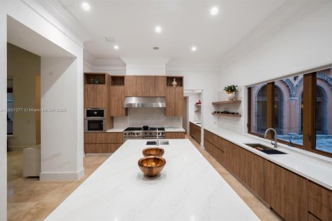 House in Coral Gables, Florida 8 bedrooms, 1100.61 sq.m. № 1882505 - photo 11