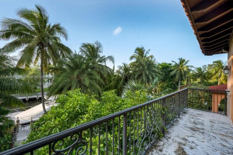 House in Coral Gables, Florida 8 bedrooms, 1100.61 sq.m. № 1882505 - photo 22