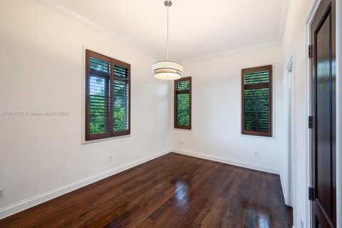 House in Coral Gables, Florida 8 bedrooms, 1100.61 sq.m. № 1882505 - photo 30