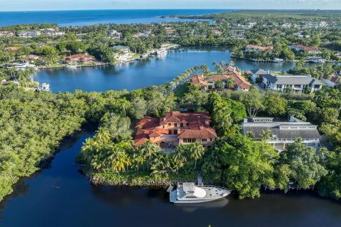 House in Coral Gables, Florida 8 bedrooms, 1100.61 sq.m. № 1882505 - photo 2