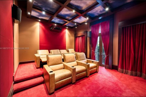 House in Coral Gables, Florida 8 bedrooms, 1100.61 sq.m. № 1882505 - photo 16
