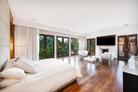 House in Coral Gables, Florida 8 bedrooms, 1100.61 sq.m. № 1882505 - photo 20