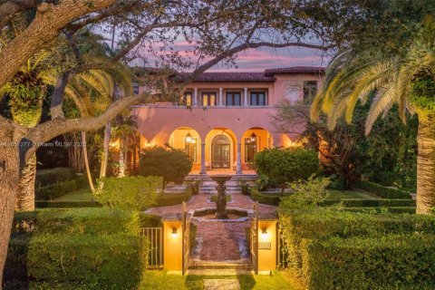 House in Coral Gables, Florida 8 bedrooms, 1100.61 sq.m. № 1882505 - photo 3
