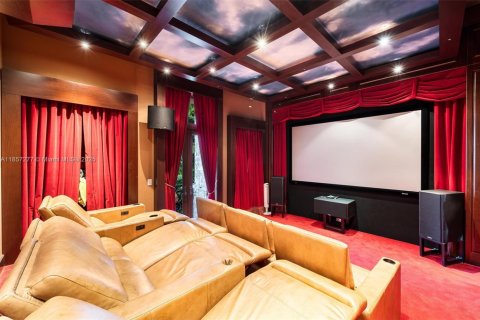 House in Coral Gables, Florida 8 bedrooms, 1100.61 sq.m. № 1882505 - photo 17