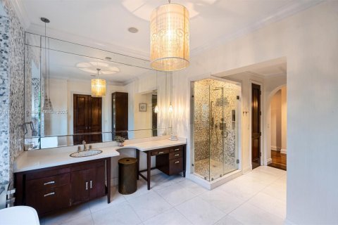 House in Coral Gables, Florida 8 bedrooms, 1100.61 sq.m. № 1882505 - photo 23