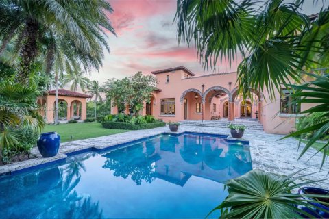 House in Coral Gables, Florida 8 bedrooms, 1100.61 sq.m. № 1882505 - photo 1
