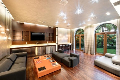 House in Coral Gables, Florida 8 bedrooms, 1100.61 sq.m. № 1882505 - photo 8