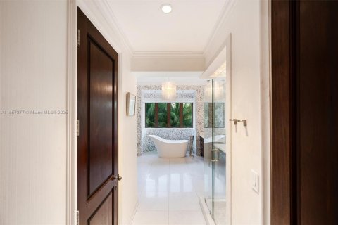 House in Coral Gables, Florida 8 bedrooms, 1100.61 sq.m. № 1882505 - photo 25