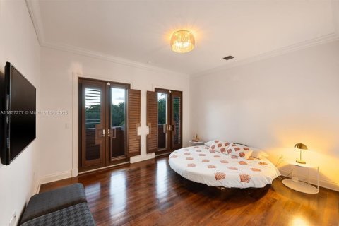 House in Coral Gables, Florida 8 bedrooms, 1100.61 sq.m. № 1882505 - photo 28