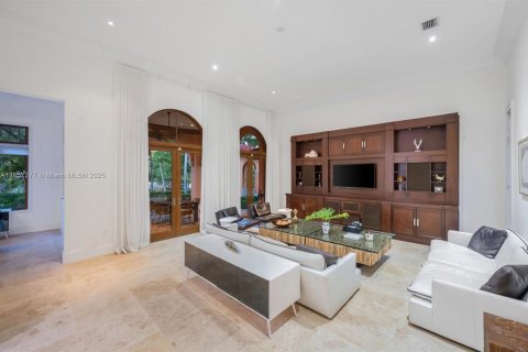 House in Coral Gables, Florida 8 bedrooms, 1100.61 sq.m. № 1882505 - photo 12