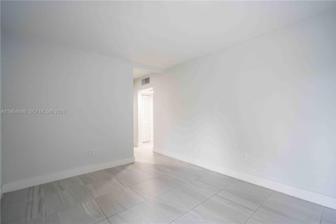 Apartamento en alquiler en Miami, Florida, 1 dormitorio, 55.74 m2 № 2010005 - foto 5