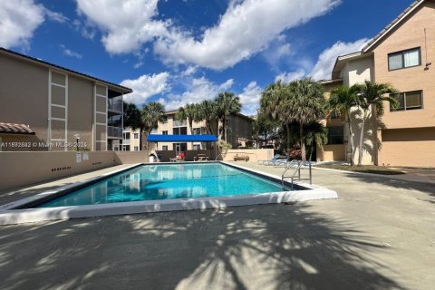 Copropriété à louer à Coral Springs, Floride: 1 chambre, 55.56 m2 № 1946444 - photo 1