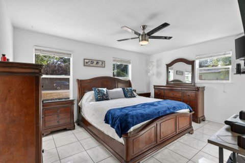 Casa en venta en St. Lucie, Florida, 4 dormitorios, 136.01 m2 № 2084886 - foto 14