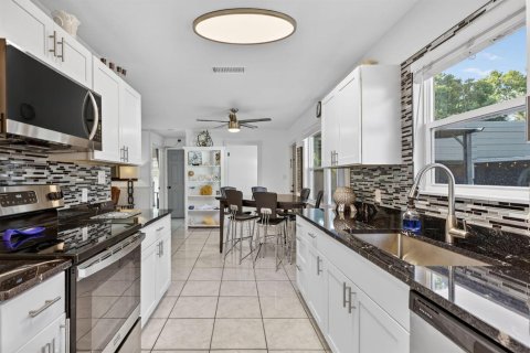 Casa en venta en St. Lucie, Florida, 4 dormitorios, 136.01 m2 № 2084886 - foto 12