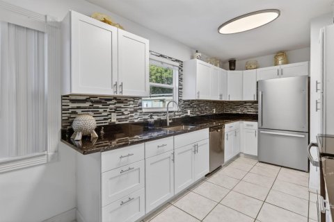 Casa en venta en St. Lucie, Florida, 4 dormitorios, 136.01 m2 № 2084886 - foto 11