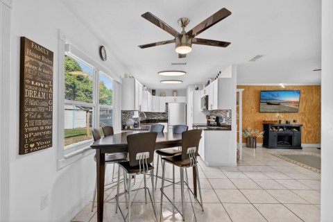 Casa en venta en St. Lucie, Florida, 4 dormitorios, 136.01 m2 № 2084886 - foto 9