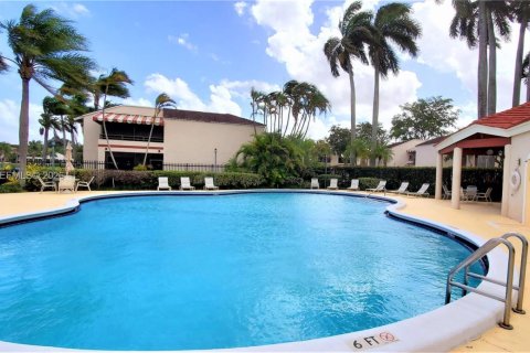 Condo in Miami, Florida, 2 bedrooms  № 2251203 - photo 16