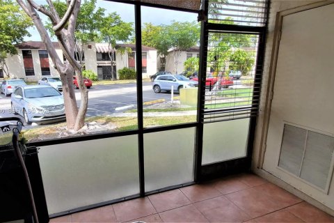 Condo in Miami, Florida, 2 bedrooms  № 2251203 - photo 13