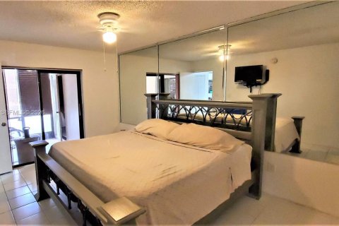 Condo in Miami, Florida, 2 bedrooms  № 2251203 - photo 7