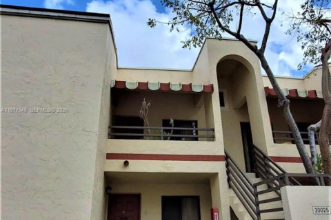 Condo in Miami, Florida, 2 bedrooms  № 2251203 - photo 2