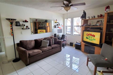 Condo in Miami, Florida, 2 bedrooms  № 2251203 - photo 6