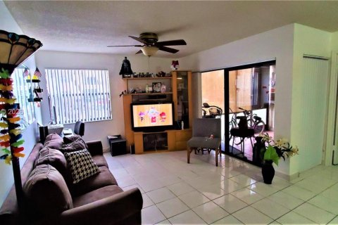 Condo in Miami, Florida, 2 bedrooms  № 2251203 - photo 5
