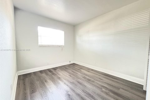 Condo in Oakland Park, Florida, 2 bedrooms  № 1974556 - photo 5