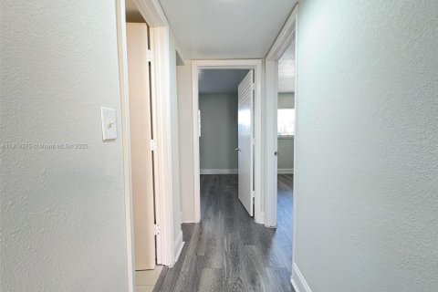 Condo in Oakland Park, Florida, 2 bedrooms  № 1974556 - photo 4