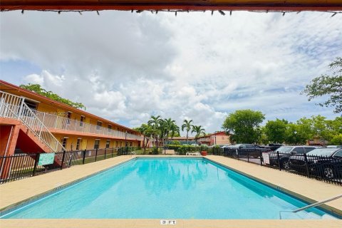 Condo in Oakland Park, Florida, 2 bedrooms  № 1974556 - photo 10