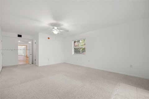 Casa en alquiler en Golden Beach, Florida, 3 dormitorios, 260.5 m2 № 1937369 - foto 15