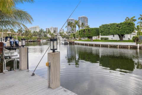 Casa en alquiler en Golden Beach, Florida, 3 dormitorios, 260.5 m2 № 1937369 - foto 21